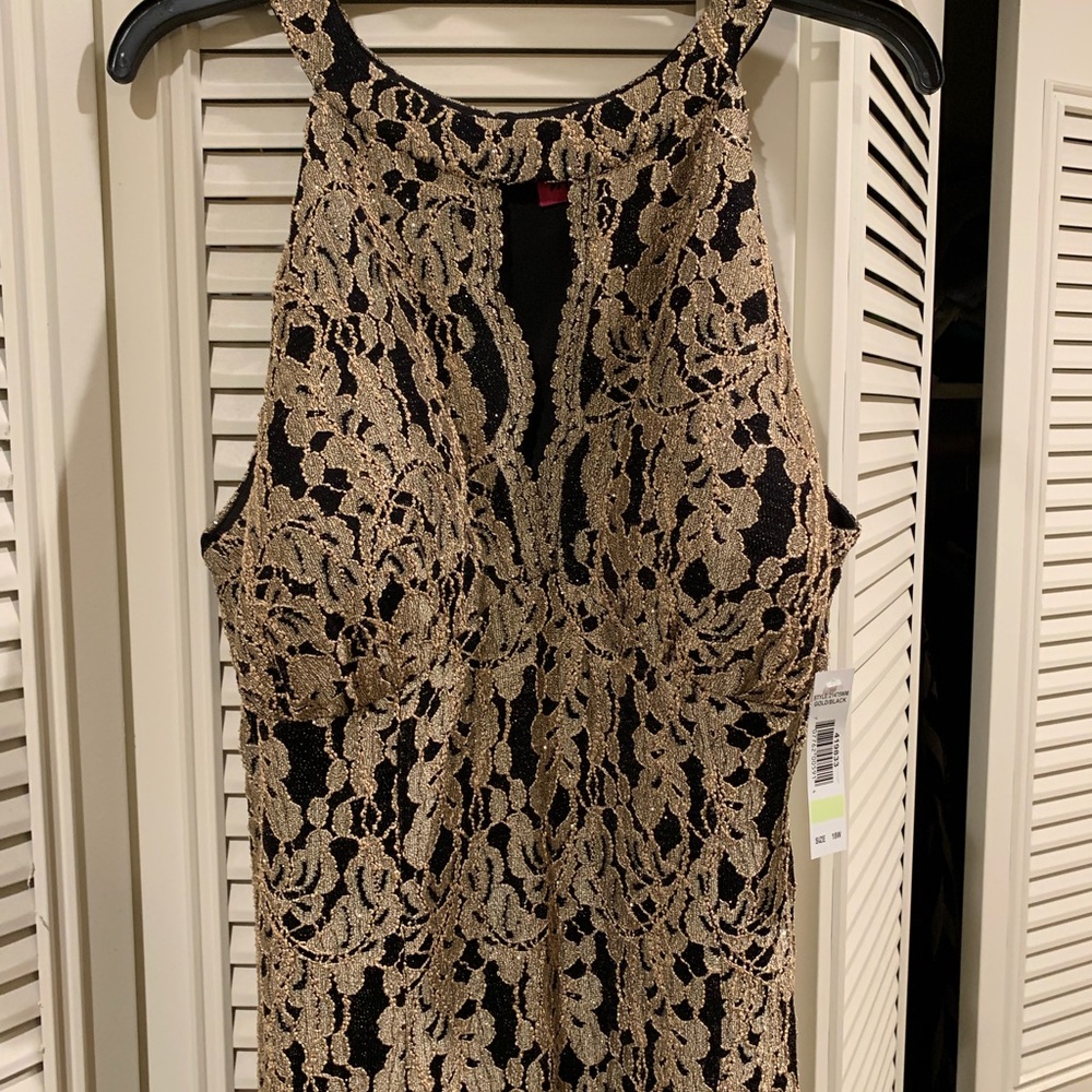 NWT! Macy’s Metallic Lace Halter Gown - Picture 2 of 3
